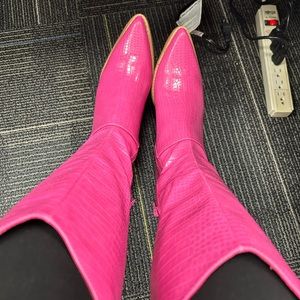 Gorgeous and tall hot pink boots!